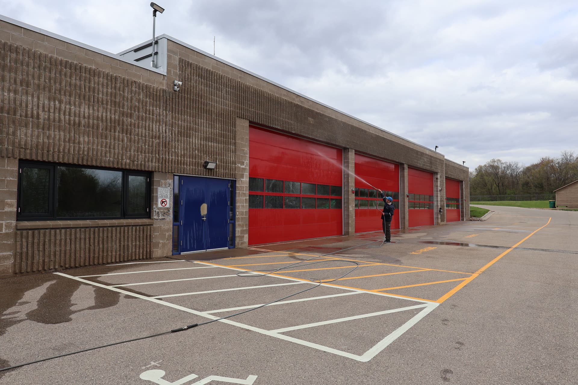 Gallery photos for Commercial Soft Washing for Large Buildings and Facilities: Image #2