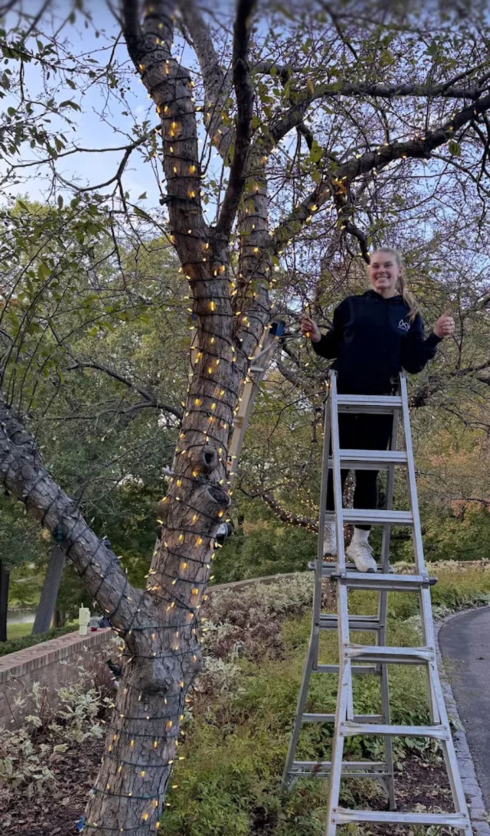 Bekkah Brightens Up Wayzata with Holiday Lighting