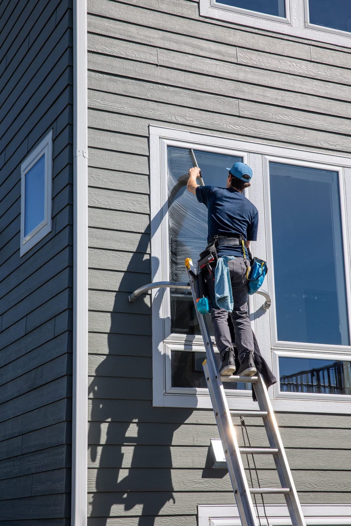 Gallery photos for Full Interior and Exterior Window Cleaning in Chaska: Image #2